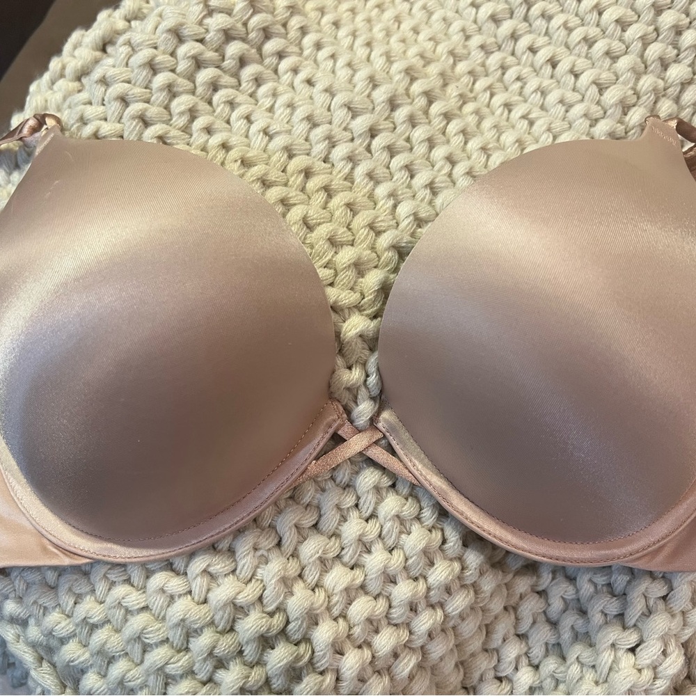 Victoria's Secret Cream Bombshell Bra